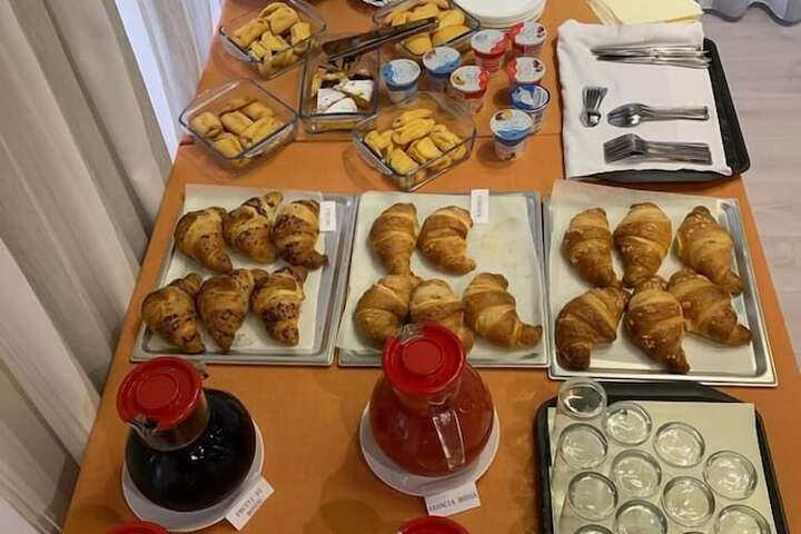 Breakfast/Coffee Service 18 of 26