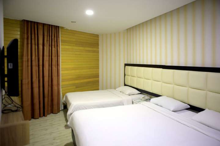 Room 14 of 21