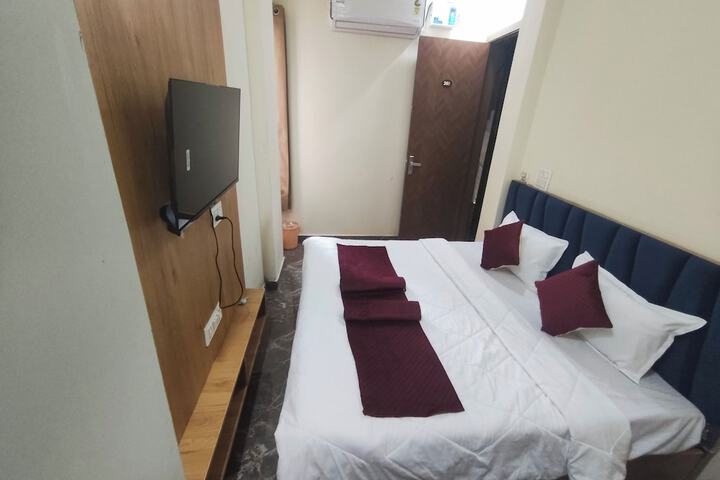 Room 5 of 10