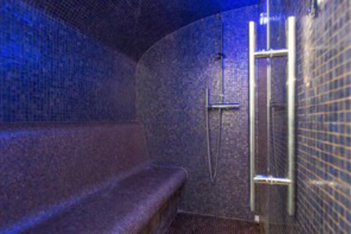 Room 2 of 37