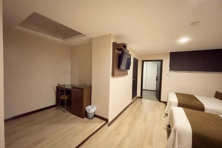 Room 9 of 31