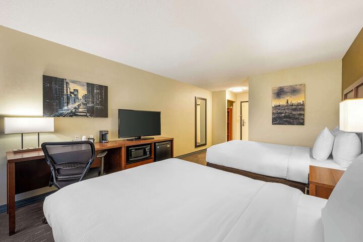 2 Double Beds Communication Assistance Microwave and Refrigerator Full Breakfast (9 of 13)