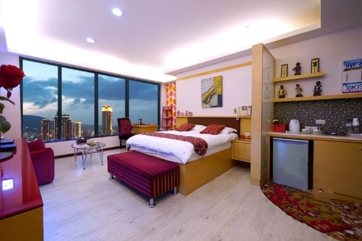 Room 21 of 98