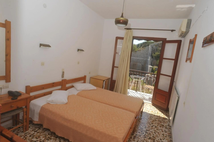 Room 4 of 13