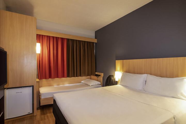 Room 8 of 27