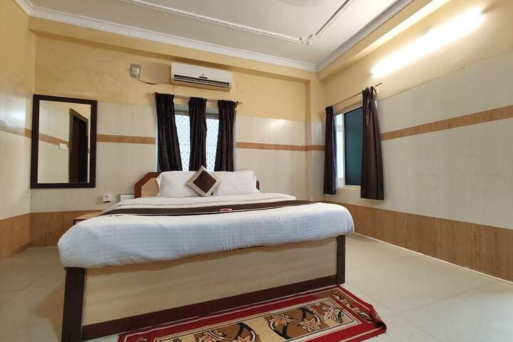 Room 12 of 18