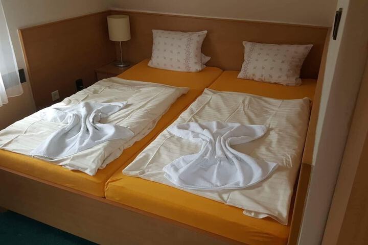 Room 15 of 16