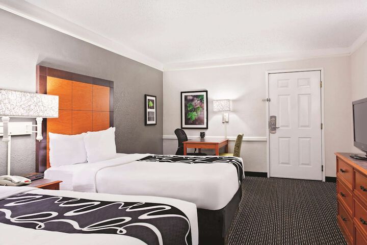 2 Double Beds (2 of 8)