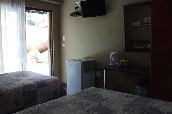 Room 33 of 76