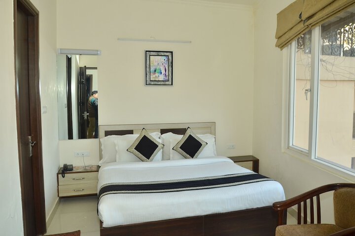 Room 8 of 27