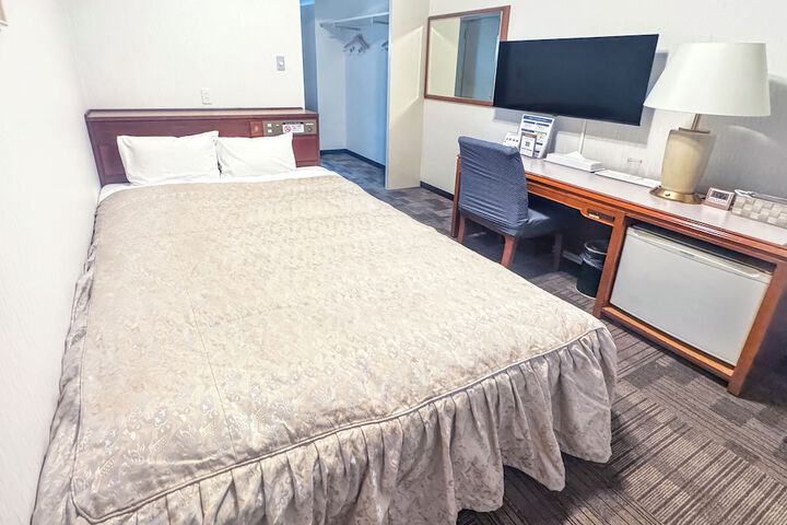 Room 5 of 17