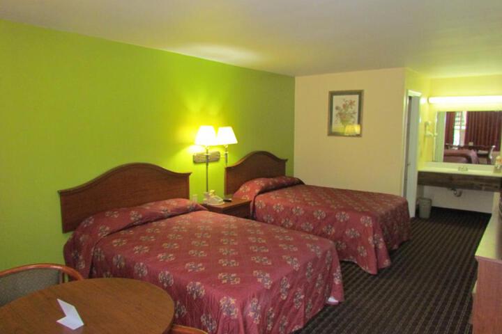 2 Double Beds (13 of 14)