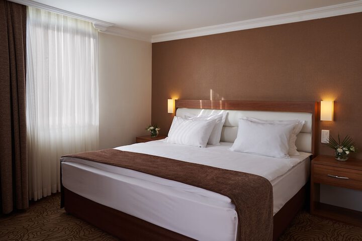 Room 3 of 46