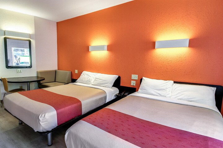 Deluxe Room 1 Queen Bed Accessible (14 of 15)