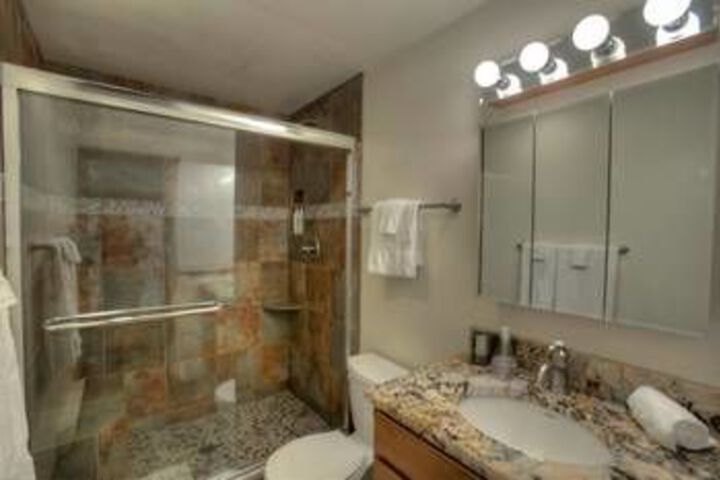 Room 4 of 33