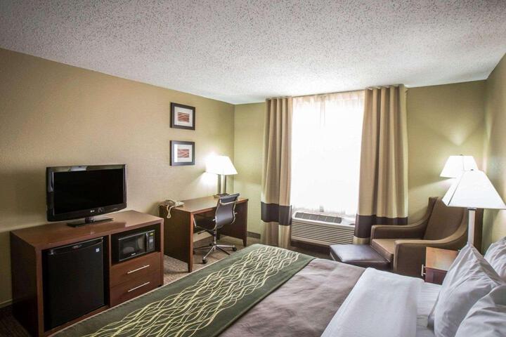 1 King Bed (4 of 15)