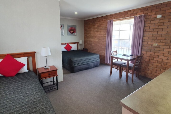 Room 6 of 30
