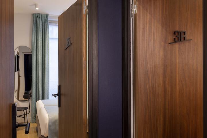 Room 10 of 82