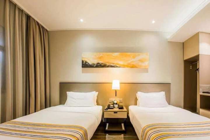 Room 8 of 41
