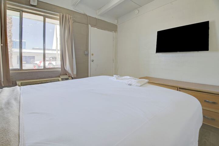 Room 27 of 64