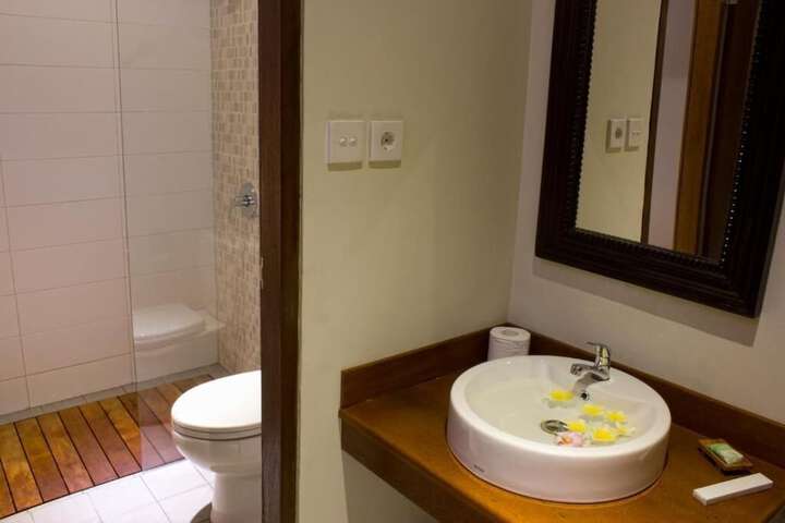 Room 17 of 37