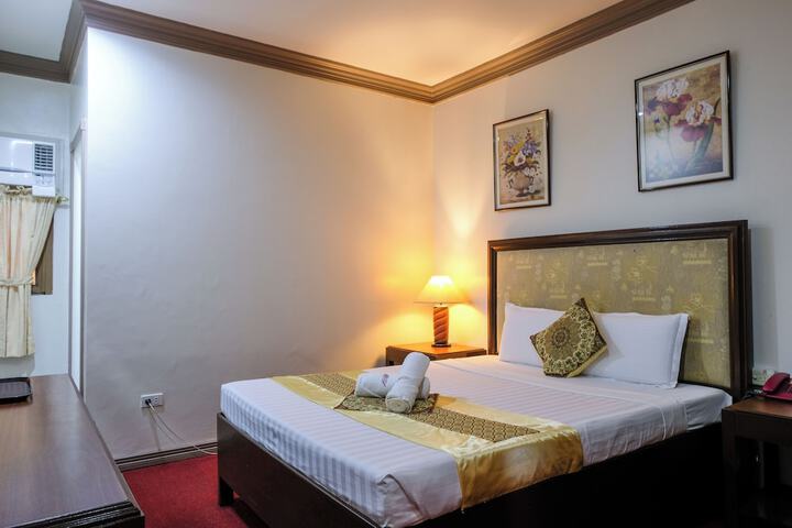 Room 5 of 8