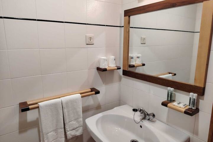 Room 2 of 22