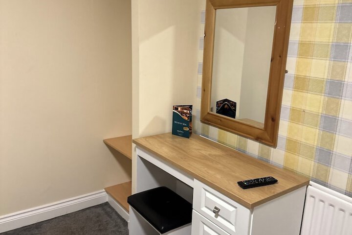 Room 3 of 16