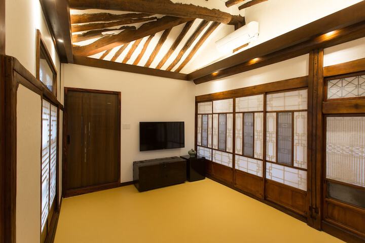 Room 8 of 62