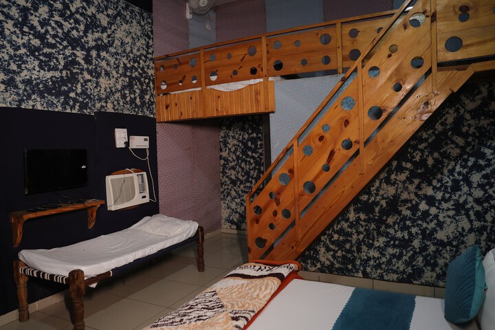 Room 7 of 48