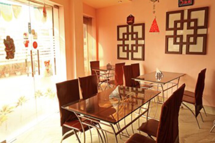Dining 10 of 23