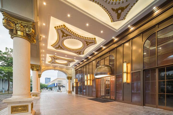 Zhuhai Gongbei Port Madison Hotel
