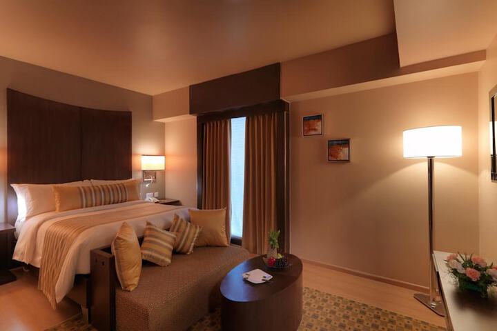 Room 9 of 33
