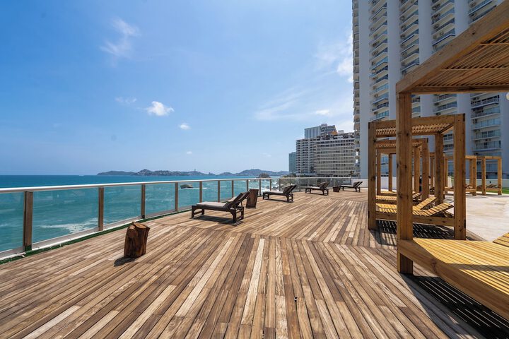 Sundeck 158 of 165
