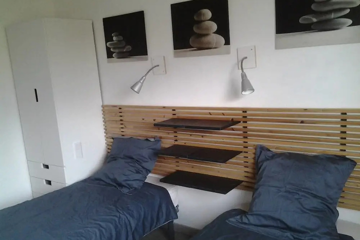 Room 3 of 10