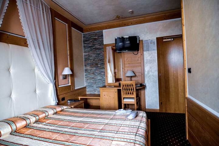 Room 12 of 63