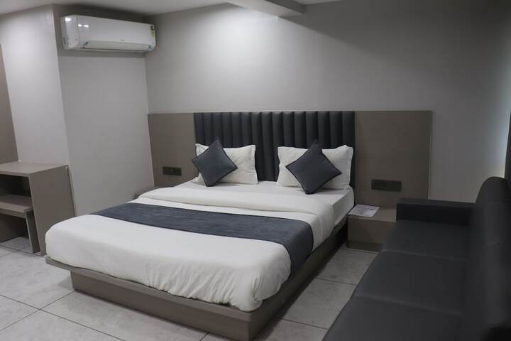 Room 15 of 25