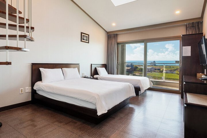 Room 4 of 14