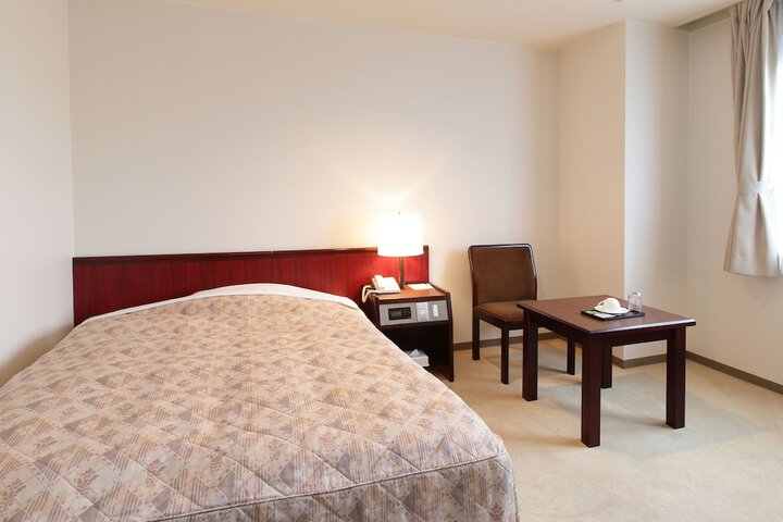 Room 13 of 30