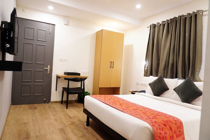Room 6 of 13