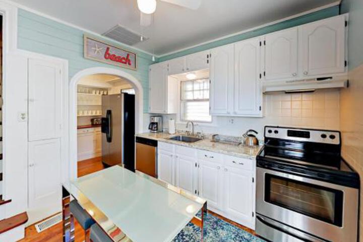 1028 Avenue M 1 2 Home in Galveston, TX