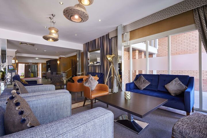 Entrance & Lobby