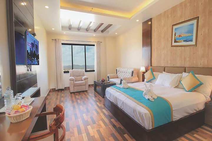 Room 4 of 10