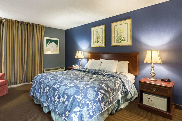 Room 10 of 24
