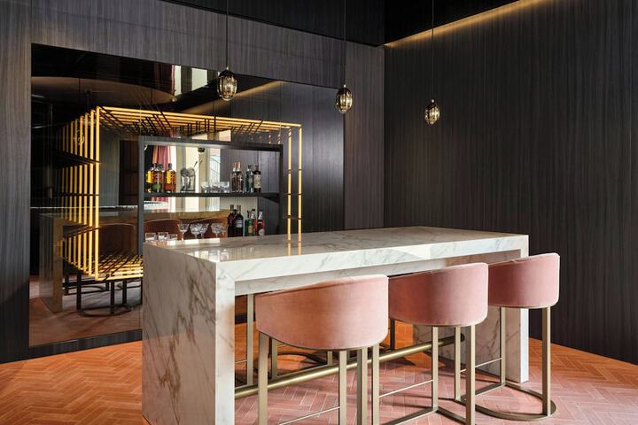 Lounge 105 of 146