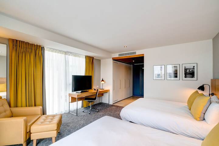 Room 9 of 82