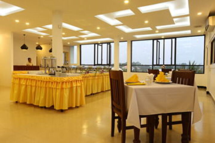 Dining 6 of 27