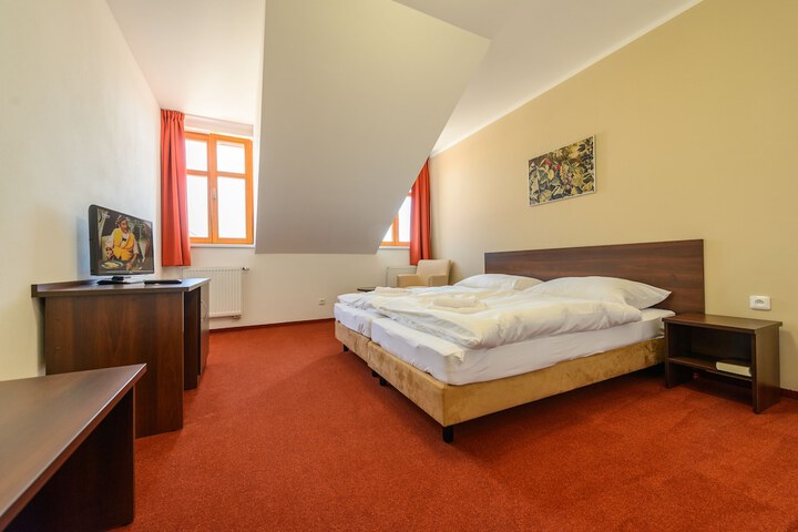 Room 10 of 42