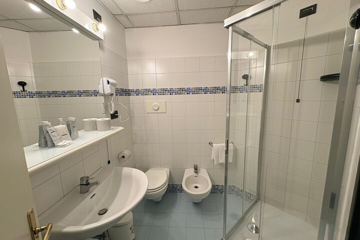 Room 44 of 65