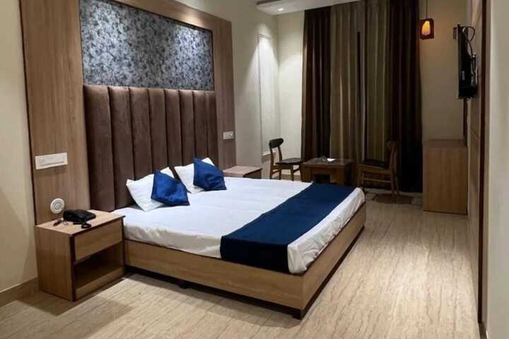Room 3 of 10